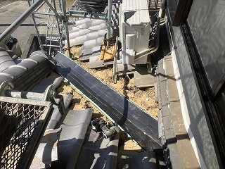 長尺谷板金の納まり