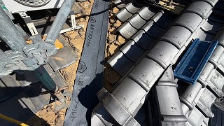 谷部に敷いた防水紙