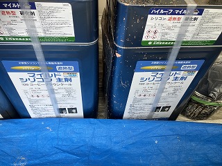 川西町屋根塗装工事で使用したマイルドシリコン遮熱塗料