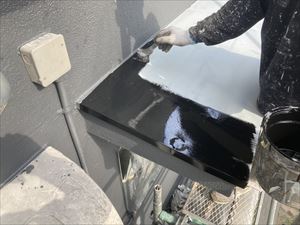 庇　上塗り１回目塗装
