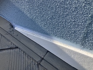 奈良市で板金取り合い部へコーキング完了