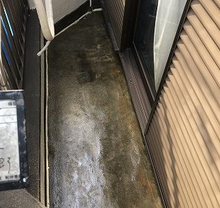 ベランダ　プライマー塗布完了