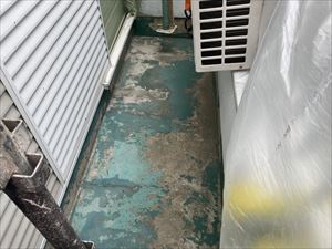 ベランダ床　ケレン、捲り完了