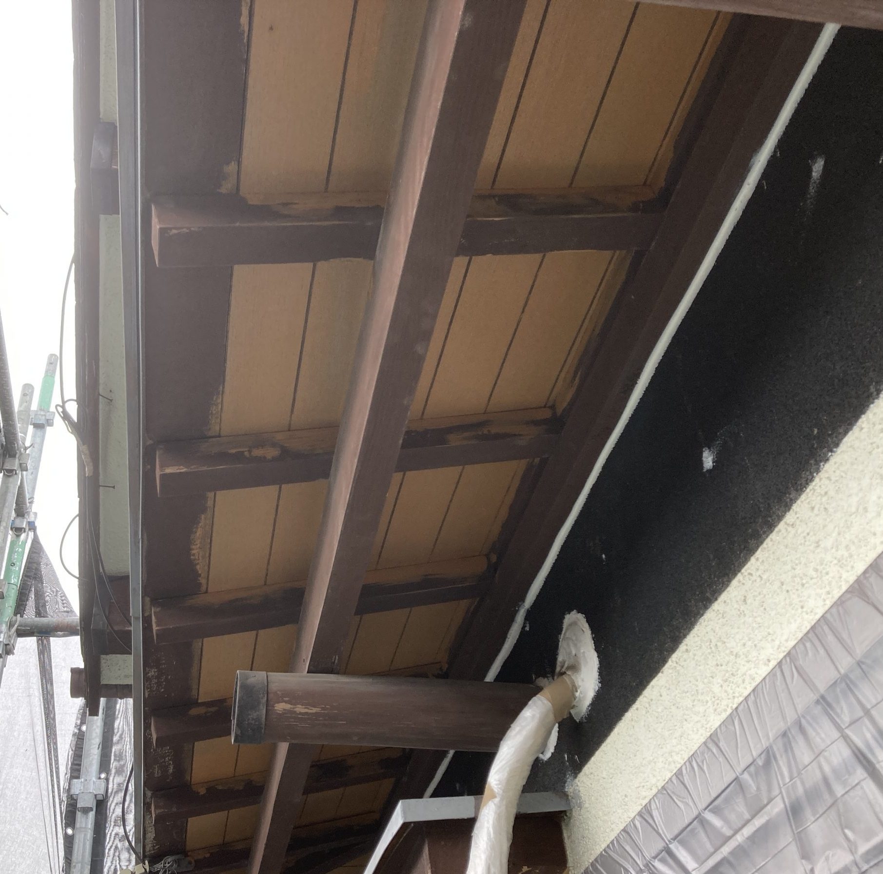 木庇　上塗り１回目塗装完了