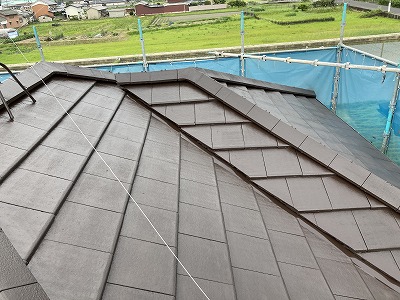 屋根　上塗り1回目塗装完了
