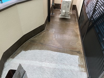 ベランダ　FRP防水樹脂、マット施工