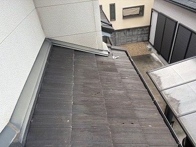 劣化した屋根全景