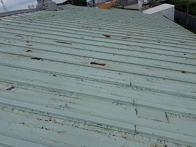 奈良市にて工場の雨漏り！！鉄板屋根の遮熱塗装のご提案！雨漏り解決策！