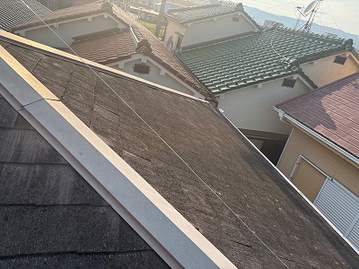 谷側屋根面の色あせ