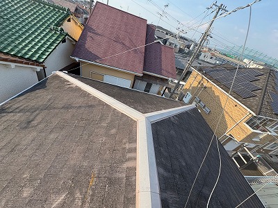 生駒市スレート屋根色褪せ状況