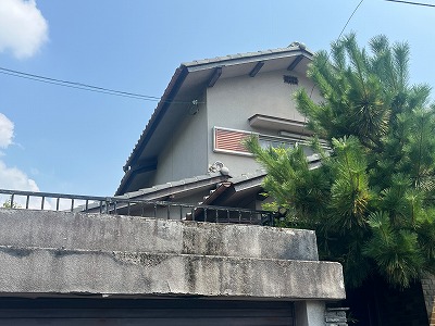 奈良市にて和室の天井の雨漏り!天井落下の危機!?棟瓦のズレ!?