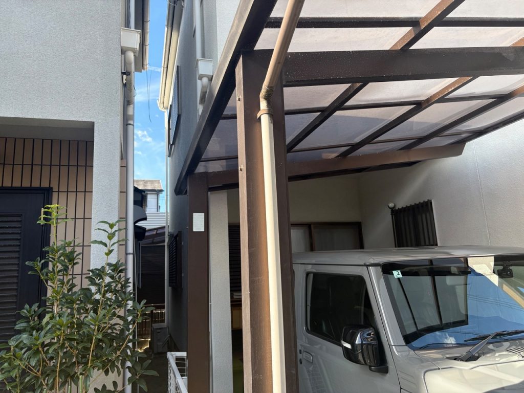 カーポート側面と柱