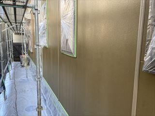 外壁　シーラー塗布完了