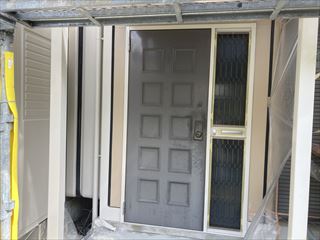 大和郡山市色あせ・艶引けが進んだ玄関扉の状態