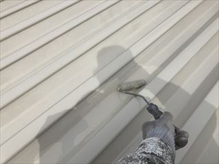 折半屋根　上塗り2回目