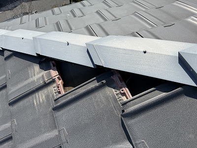 生駒市にて瓦屋根の瓦の落下！雨漏りの危険性！部分的補修の提案！