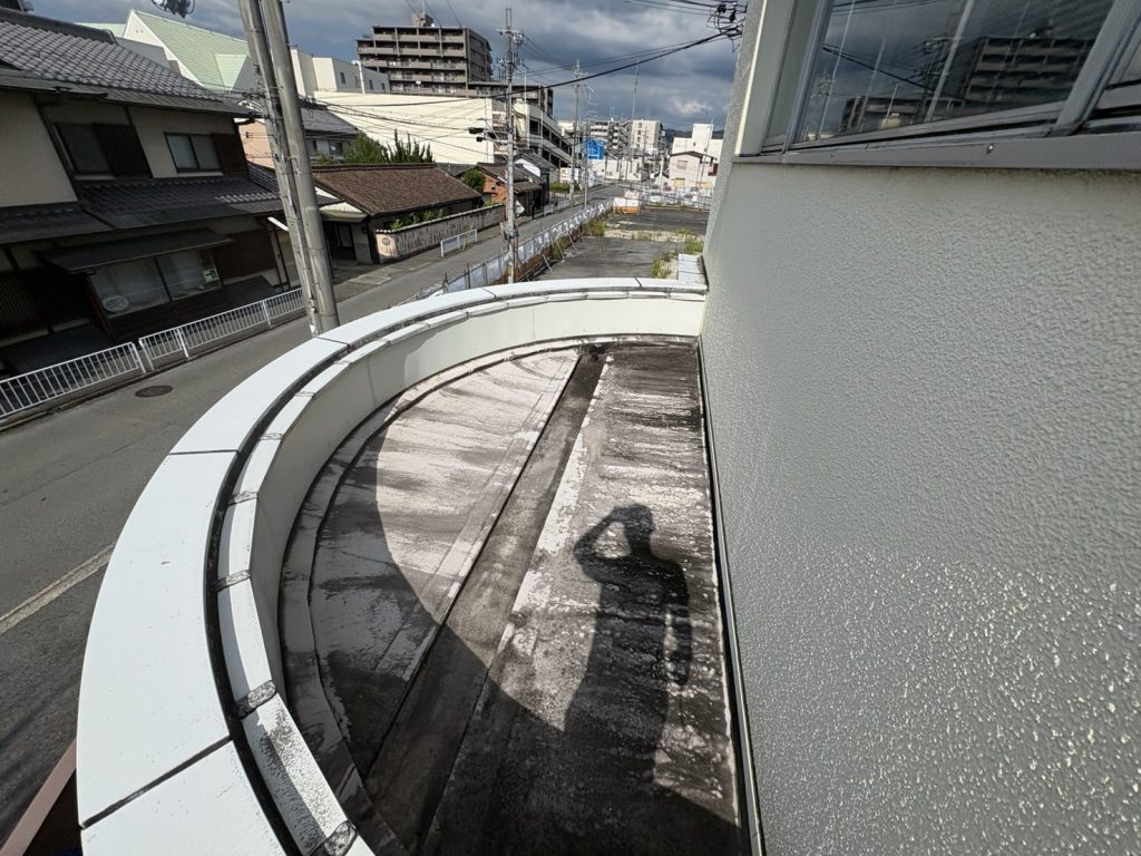 曲線ベランダの防水面