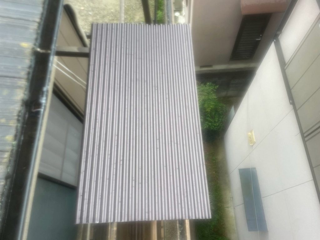 新しい波板の設置