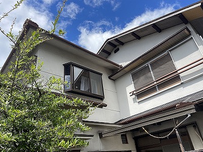 桜井市でスレート屋根の汚れ割れ雨樋、破風板の劣化のとカバー工法施工