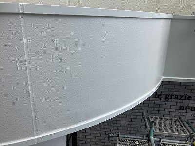 大和郡山市で下地補修から塗装したベランダ外側の壁