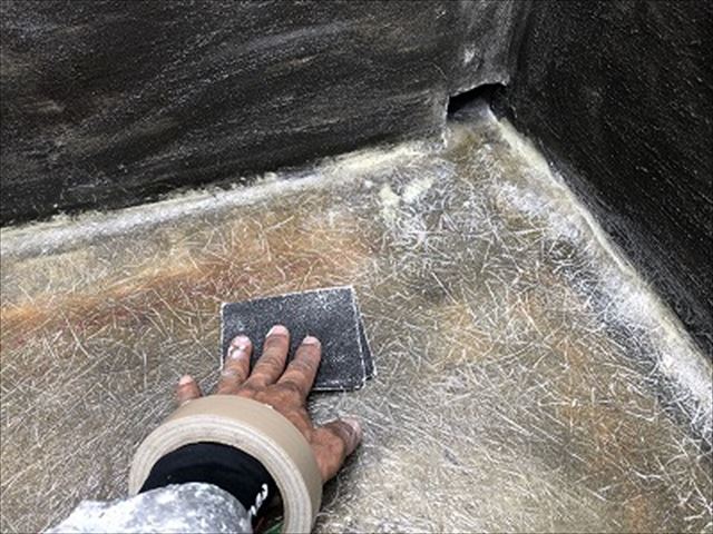 ベランダFRP防水樹脂ケレン、サンディング