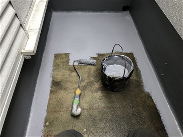 ベランダ床FRP防水上塗り