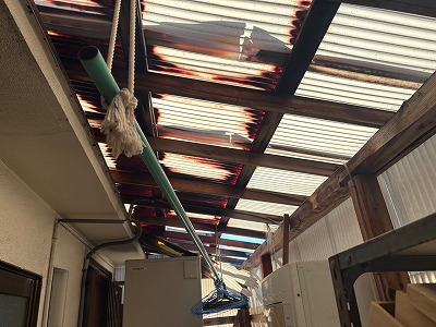 大和郡山市にて小屋の波板強風で飛ばされた！近隣トラブルの危機！