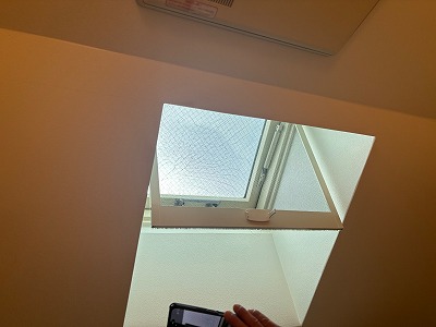 天理市にて天窓のひび割れ！雨漏りの心配・不満の方弊社に！提案内容！