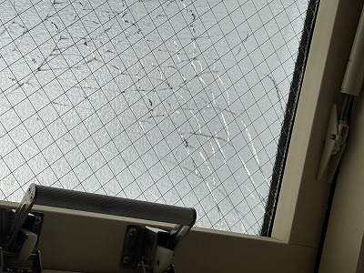 天窓ガラスのヒビ