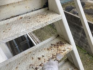 階段　錆ケレン、ペーパー掛け
