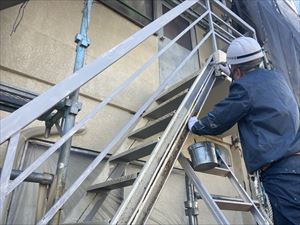 外部階段　錆止め塗装