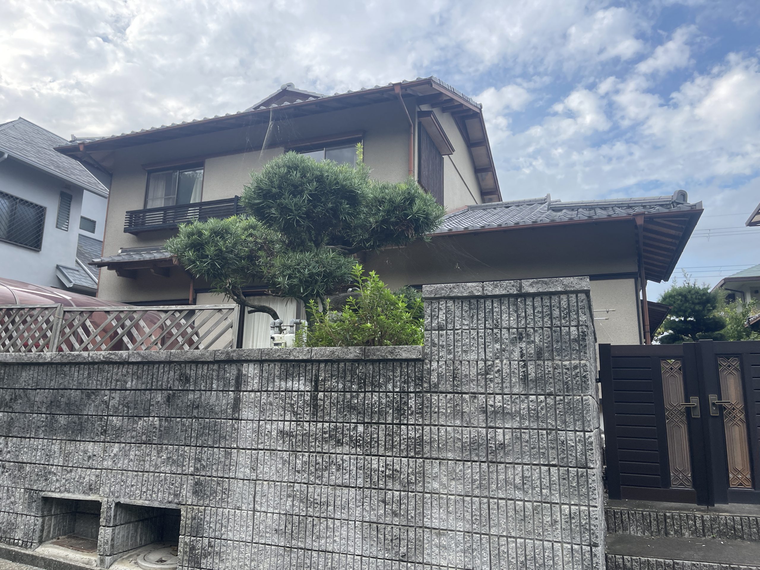 生駒市で瓦屋根の漆喰劣化と漆喰詰め直し作業提案、雨漏りの危機