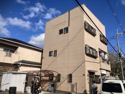 奈良市で三階建て住宅の外壁・玄関タイル・カーポート劣化現場調査