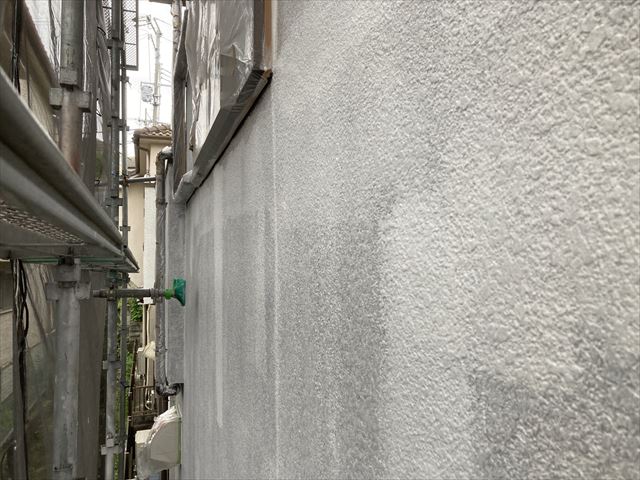 外壁　下塗り塗装完了