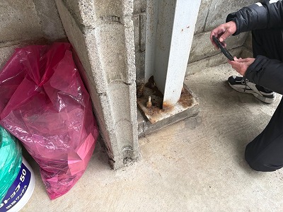 柱脚部の錆の確認