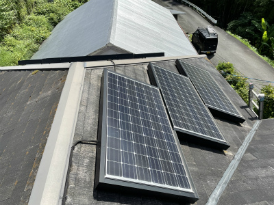 太陽光パネル設置されている屋根