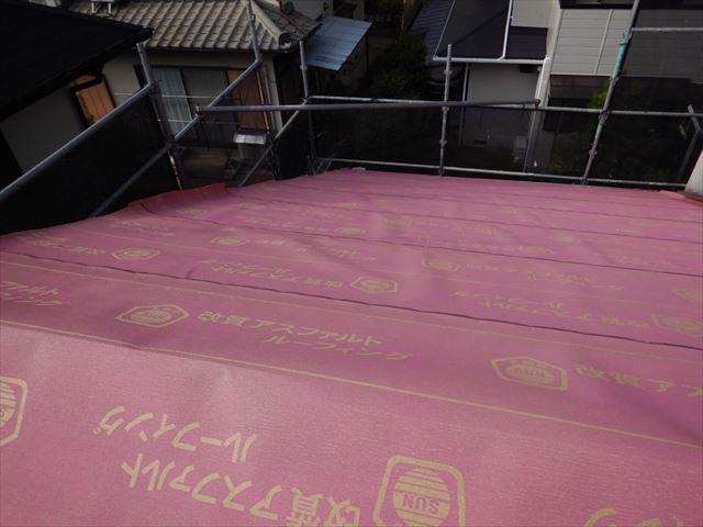 屋根　防水紙設置