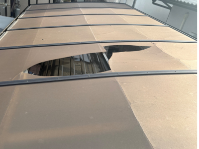 アクリル板割れ