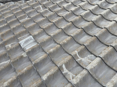 奈良市にて瓦屋根からの雨漏り発生！屋根葺き替え工事や部分的補修の提案！