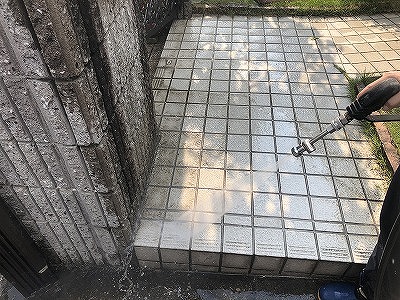 塀の高圧洗浄