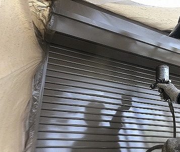 シャッターボックス、シャッター上塗り２回目塗装