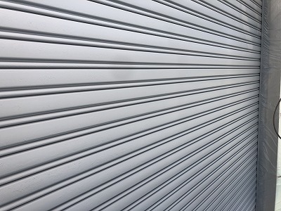 シャッター錆止め塗装完了