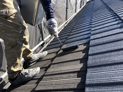 屋根　上塗り１回目塗装