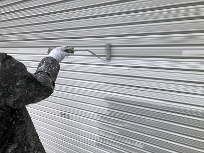 シャッター　上塗り1回目塗装
