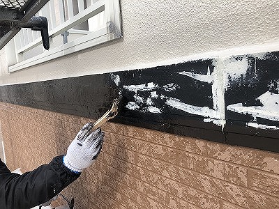 モール　上塗り1回目塗装