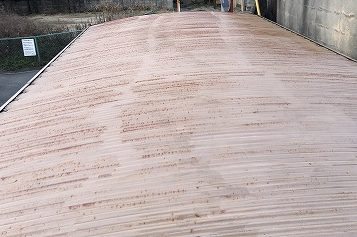 ガレージ屋根　錆転換剤塗り完了