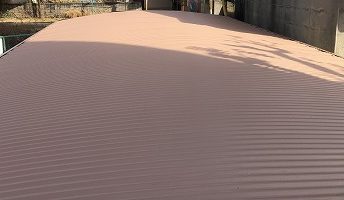 ガレージ屋根　上塗り1回目塗装完了