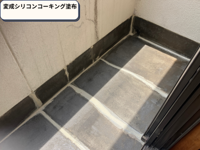 旧コーキング撤去