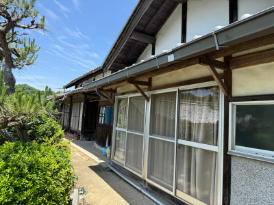 奈良市の瓦屋根の割れ!屋根葺き替え工事の提案!瓦の落下の危機!?
